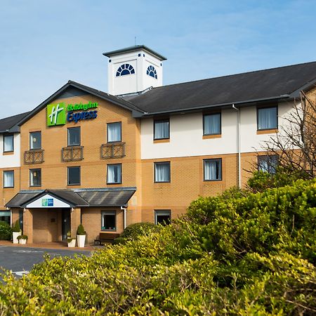 Holiday Inn Express Swansea East, An Ihg Hotel Extérieur photo