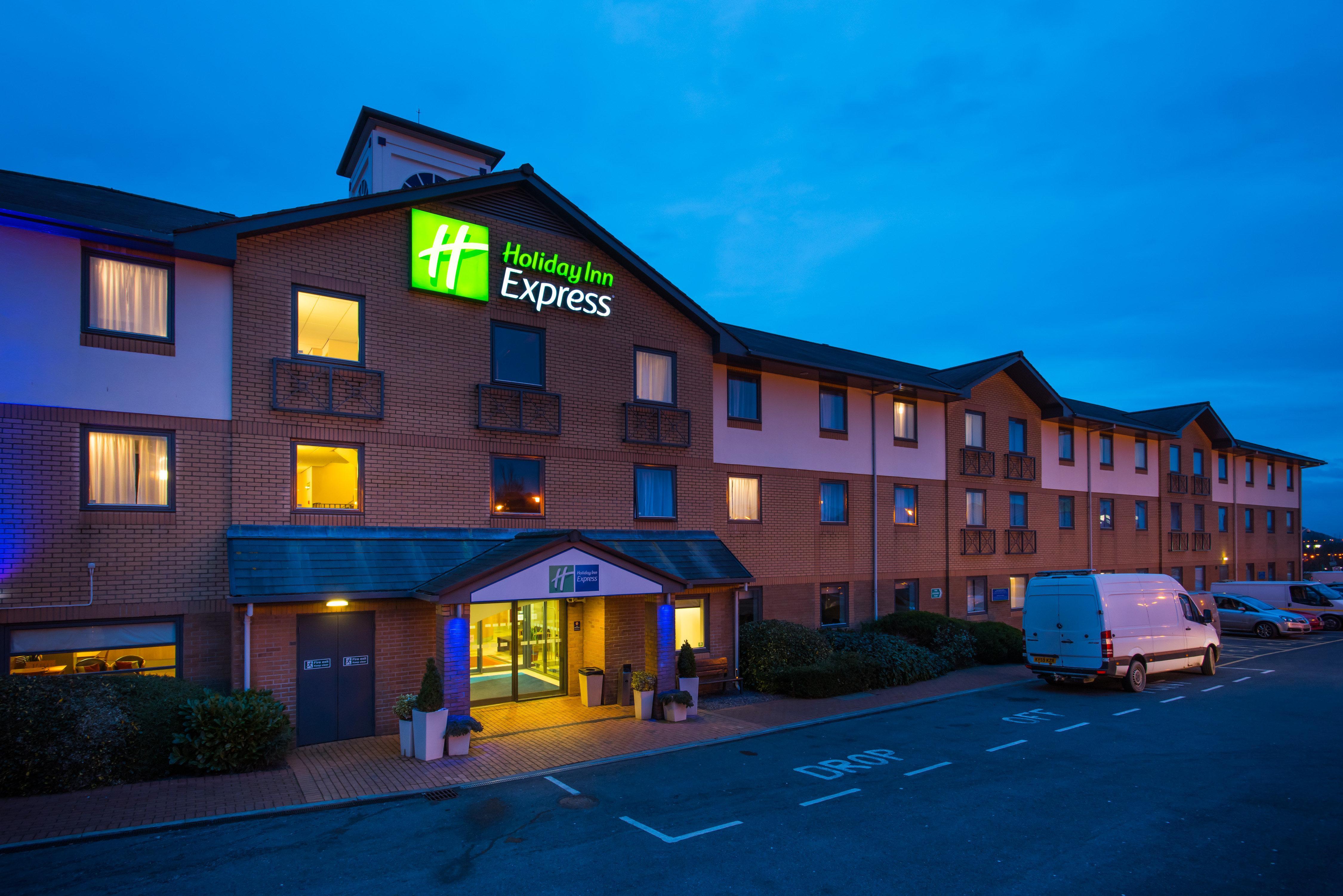 Holiday Inn Express Swansea East, An Ihg Hotel Extérieur photo