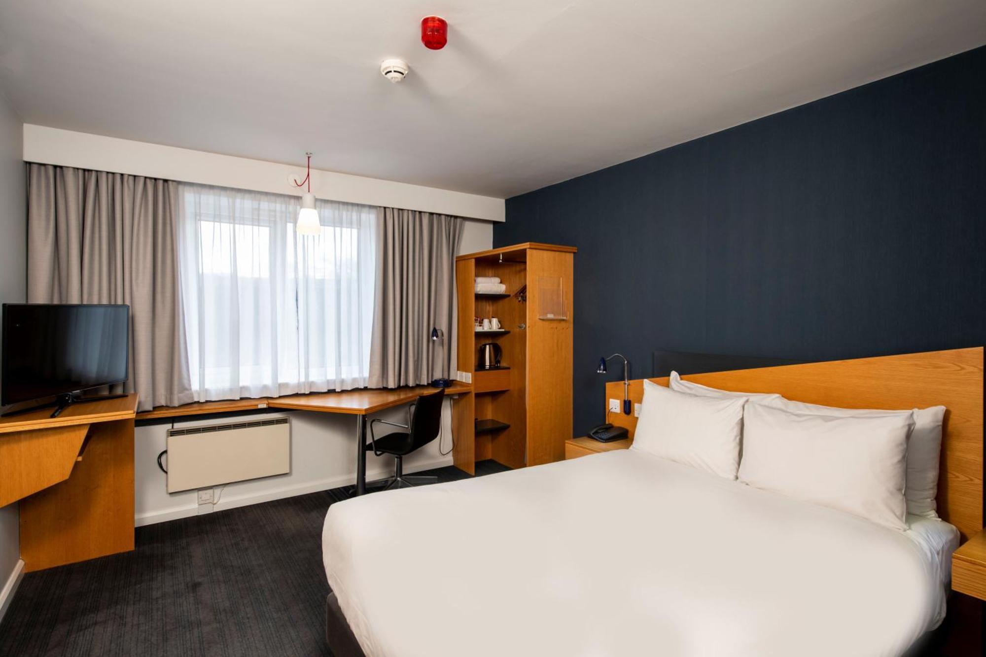 Holiday Inn Express Swansea East, An Ihg Hotel Extérieur photo