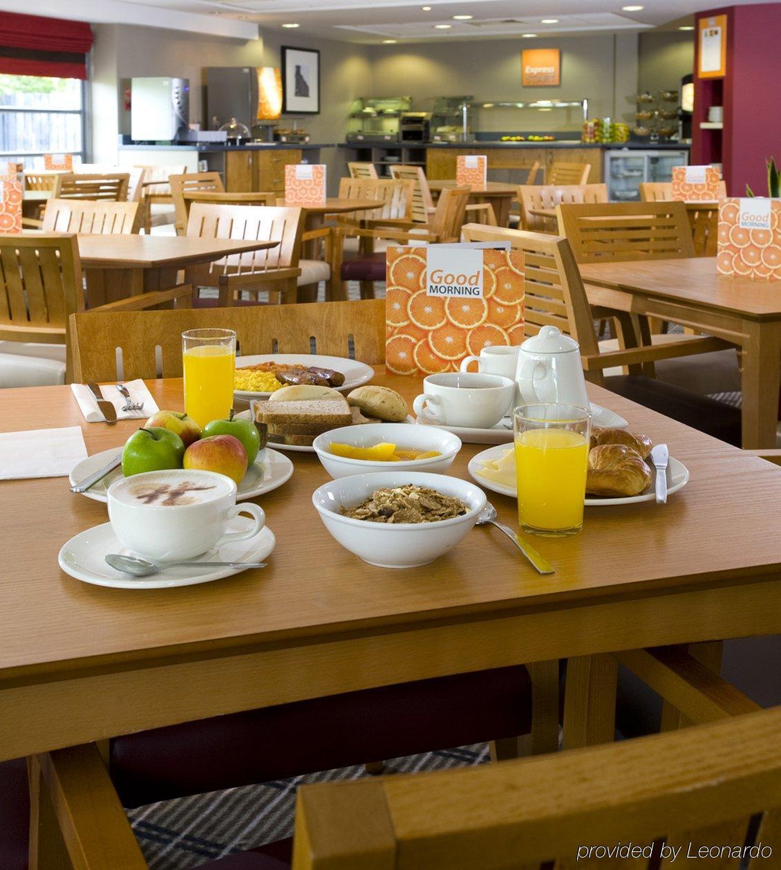 Holiday Inn Express Swansea East, An Ihg Hotel Restaurant photo