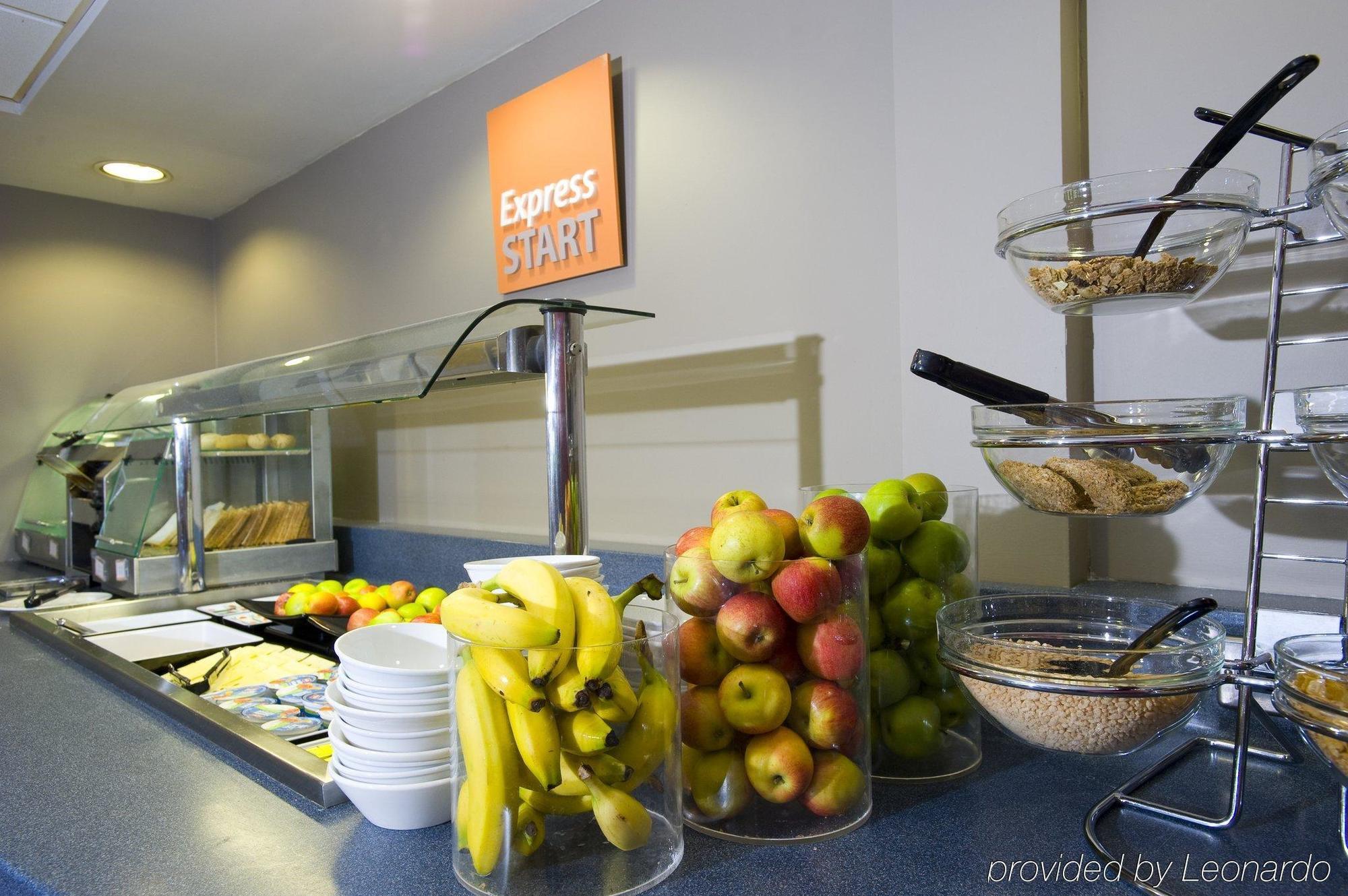 Holiday Inn Express Swansea East, An Ihg Hotel Restaurant photo