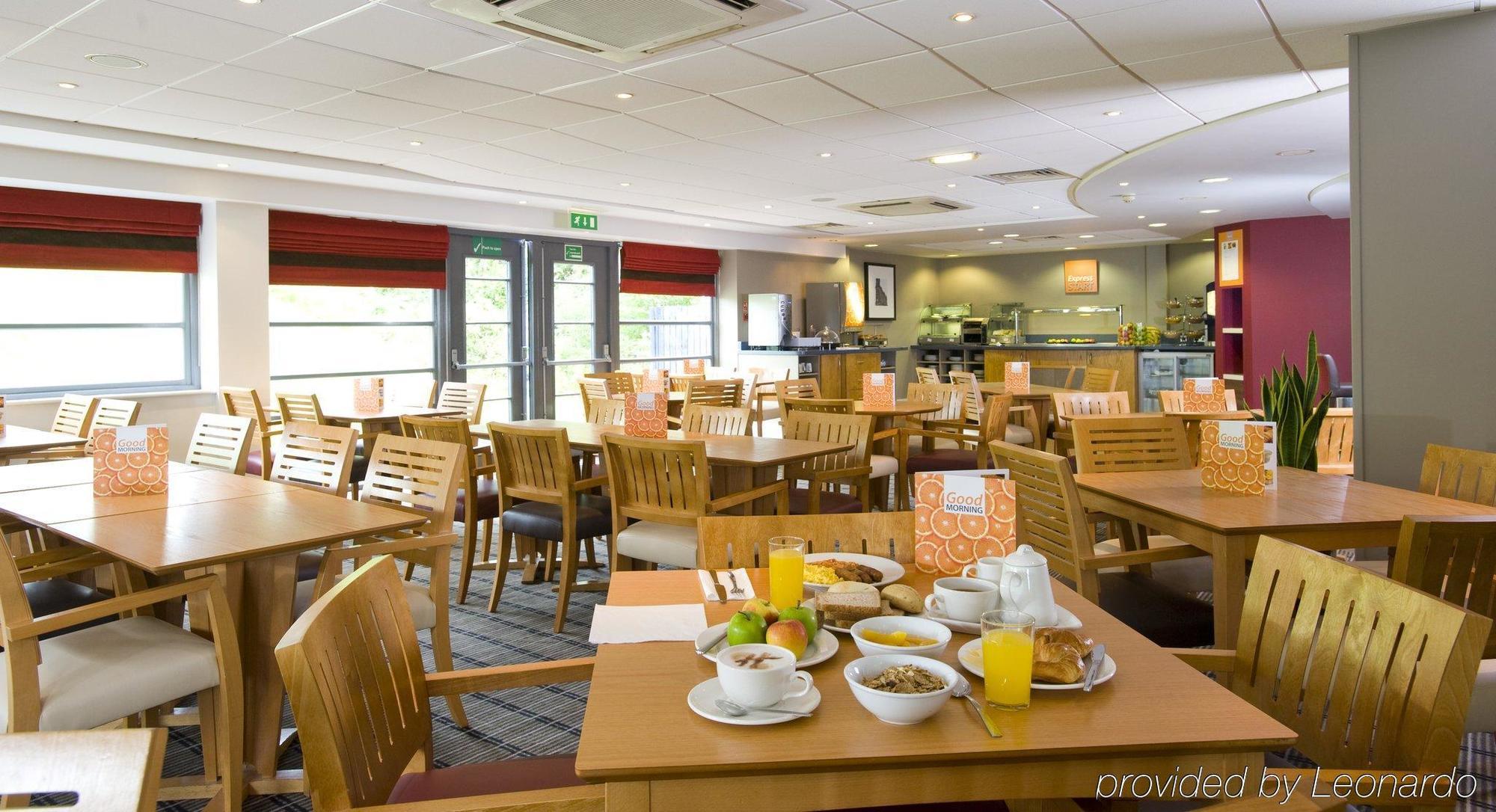 Holiday Inn Express Swansea East, An Ihg Hotel Extérieur photo