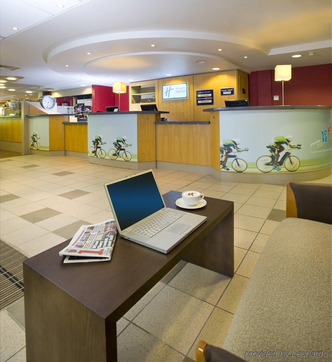 Holiday Inn Express Swansea East, An Ihg Hotel Intérieur photo