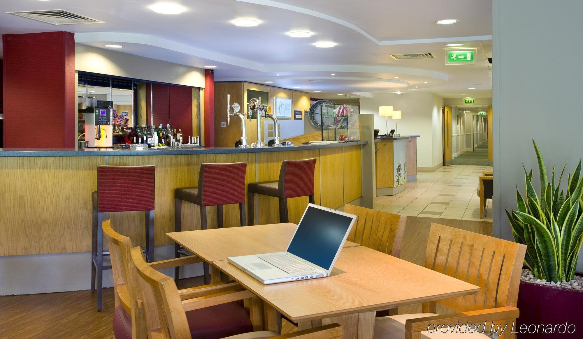 Holiday Inn Express Swansea East, An Ihg Hotel Extérieur photo