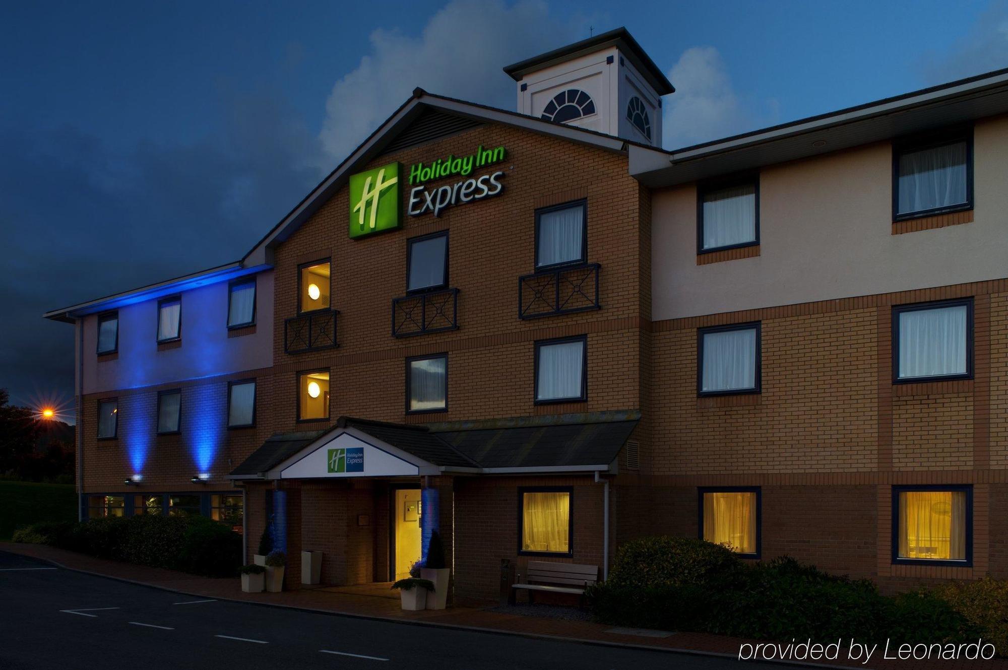 Holiday Inn Express Swansea East, An Ihg Hotel Extérieur photo